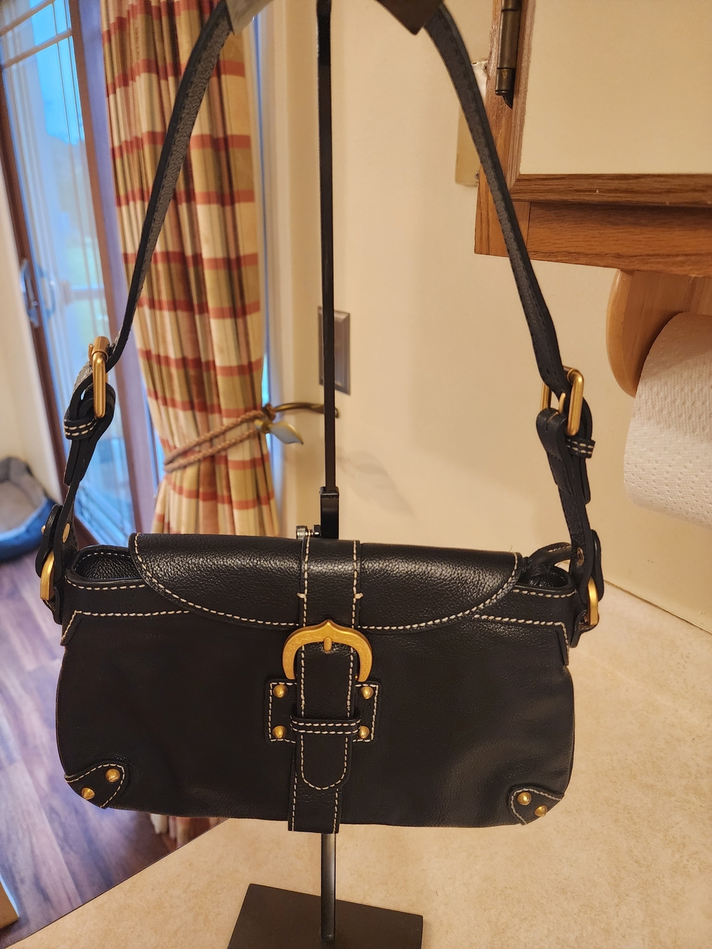vintage Dooney & Bourke black leather shoulder bag featuring gold-tone hardware